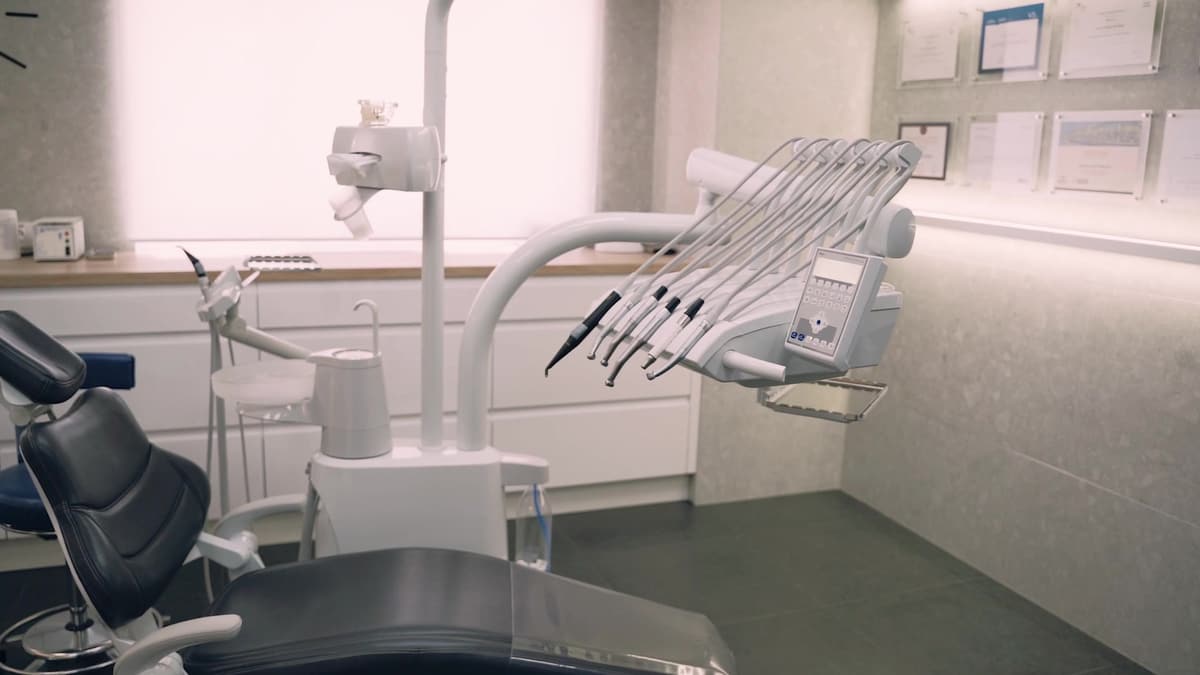 Blick vom Eingang in das Behandlungszimmer